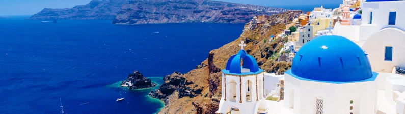 Santorini - picture of the buildings and cliffs